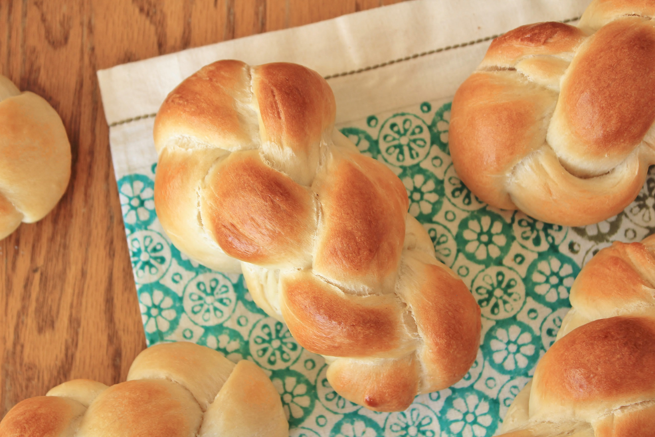 Mini Zopf Bread: Soft, White Rolls From Heidi - Alison's Wonderland Recipes